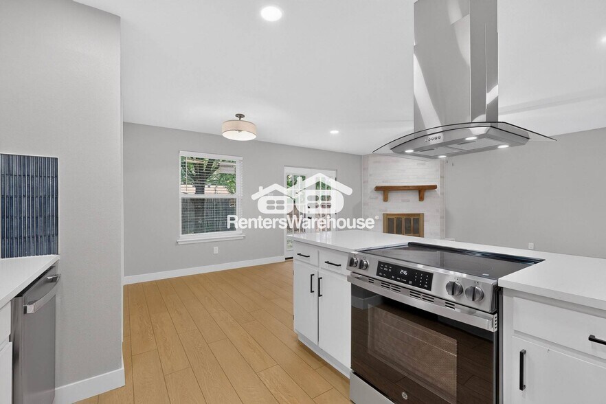 Building Photo - 5306 Vincennes Ct
