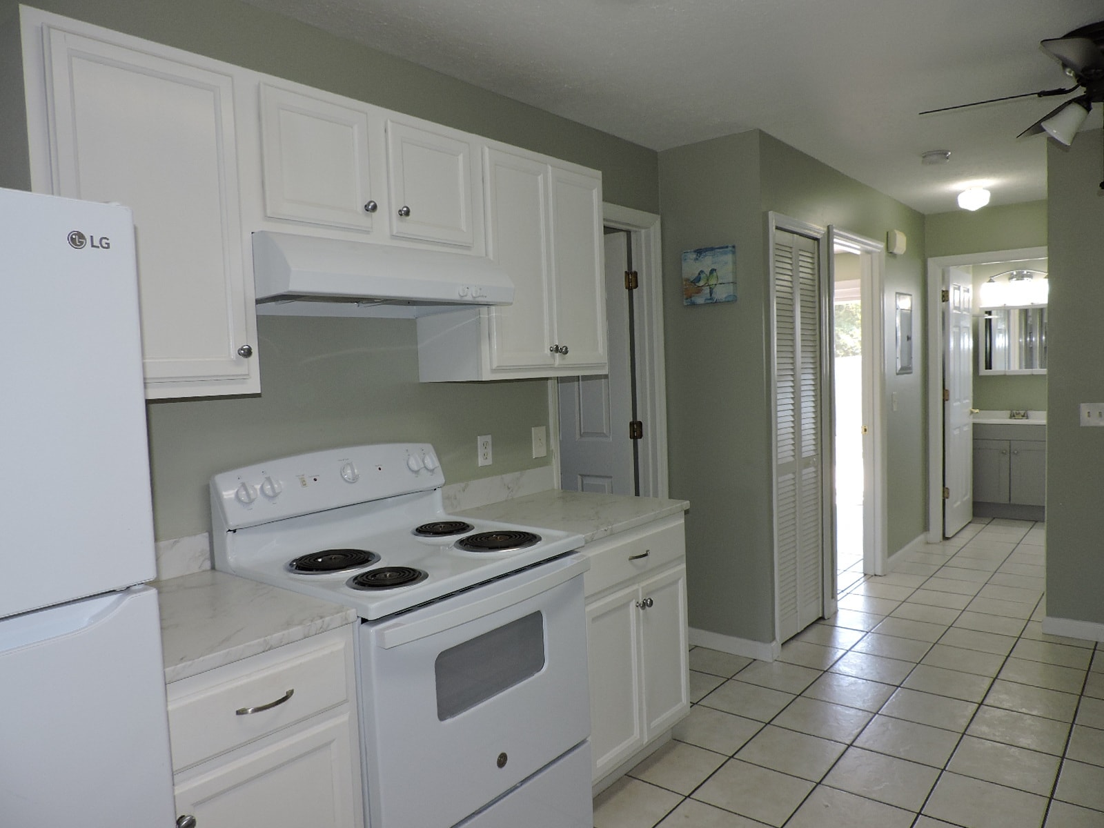 Building Photo - 5931 Pinetree Ave