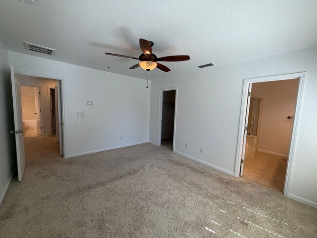 Building Photo - 3301 N Park Dr