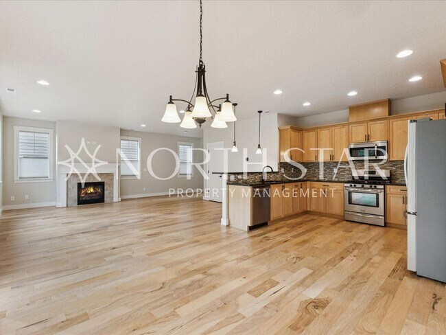 Building Photo - Newer Home in Summer Falls.