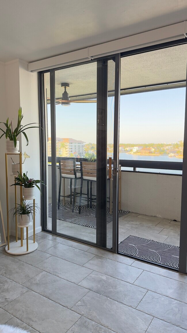 Building Photo - 651 Seaview Ct