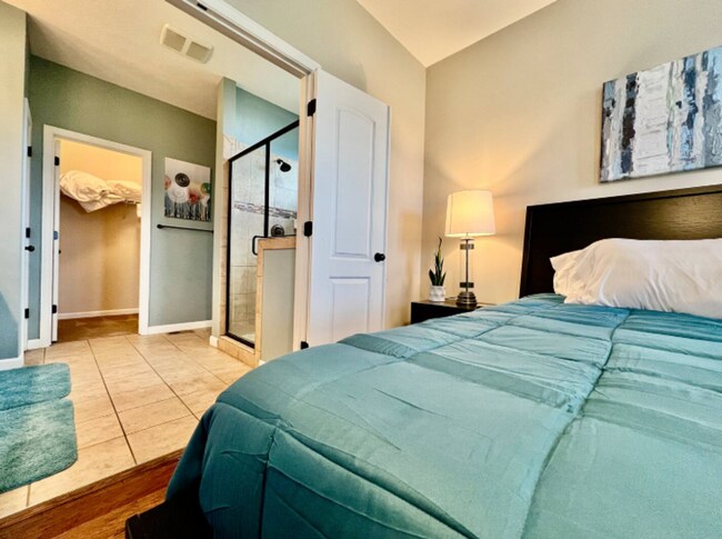 Building Photo - Spacious 4 Bedroom with Gameroom