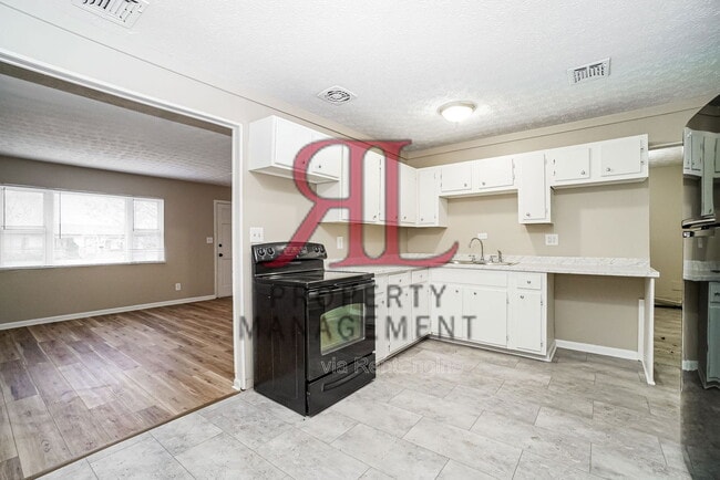 Building Photo - 1951 Riverdale Rd