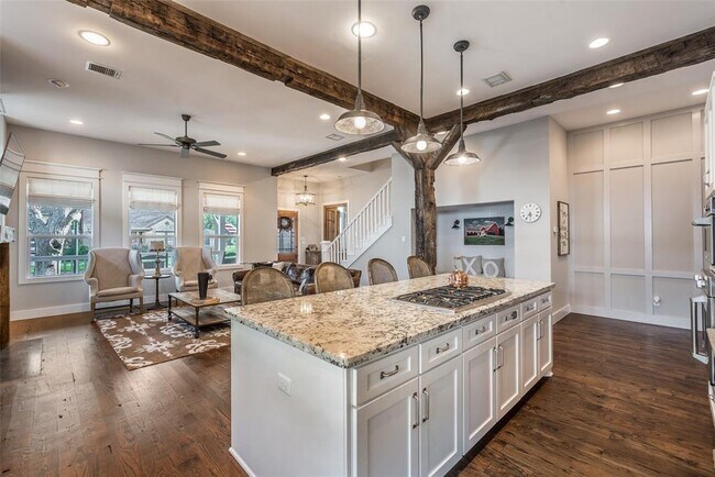 Building Photo - 127 5th St