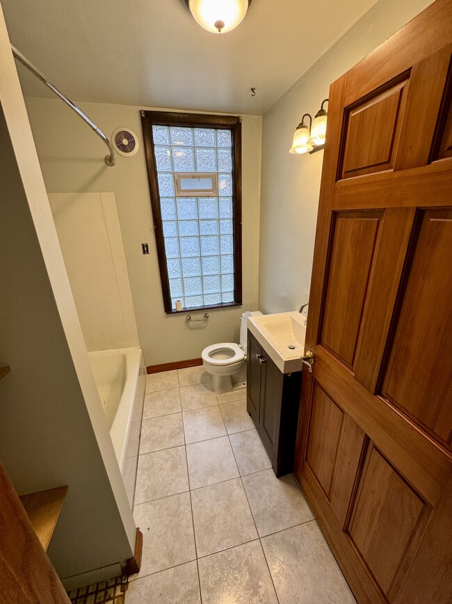 Building Photo - 365 E Schiller St