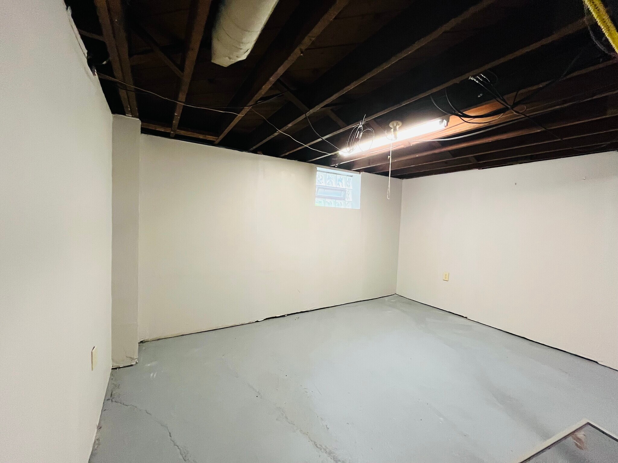 Building Photo - 703 Laura St