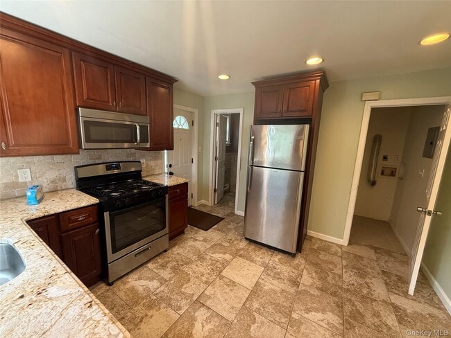 Building Photo - 105 Pilgrim Pl