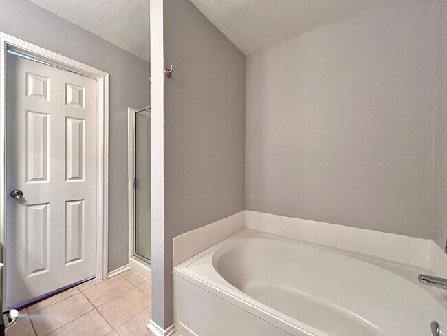 Building Photo - 3 Bed | 2 Bath – Cozy One-Level Home with ...