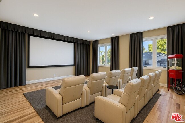 Building Photo - 16608 Park Ln Cir