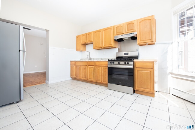 Building Photo - 525 E Main St