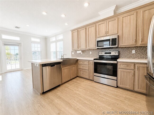 Building Photo - 252 NE Ebbtide Way