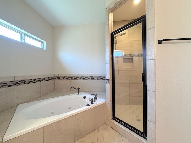 Building Photo - West El Paso 4 bed refrig A/C Home in Enchanted Ridge!