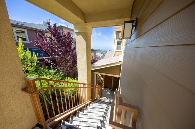 Building Photo - 6491 Bayview Dr