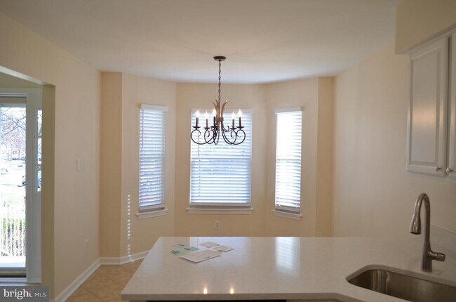 Building Photo - 13 Stanwyck Ct