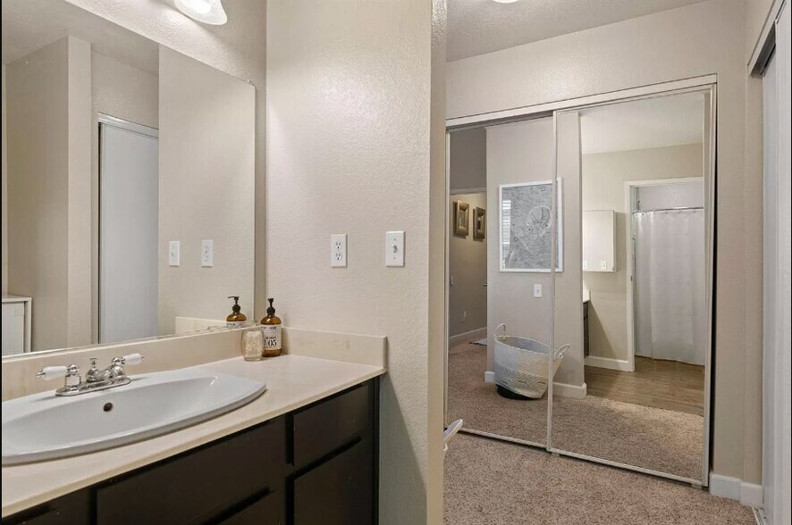 Building Photo - 35 Patricia Way