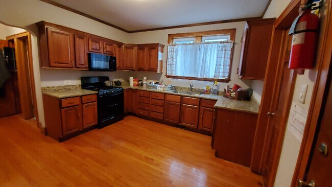 Building Photo - 5328 W Parker Ave