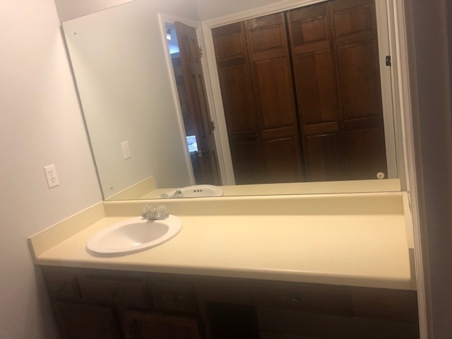 Building Photo - 384 Brookwood Lake Pl
