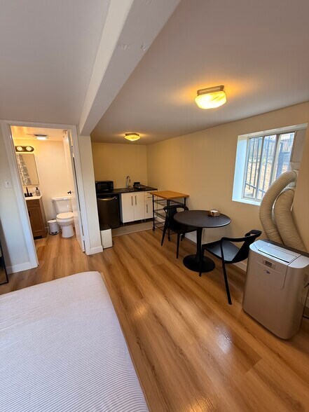 Building Photo - 1295 Foothill Dr