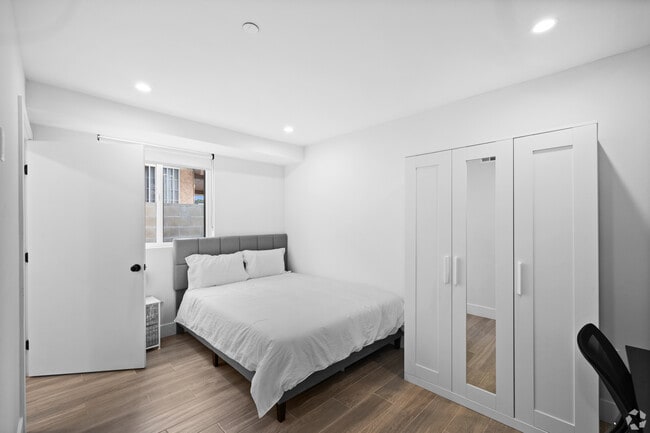 Building Photo - 3001 Van Buren Pl