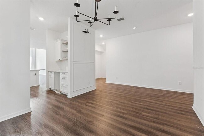 Building Photo - 756 Steerview St