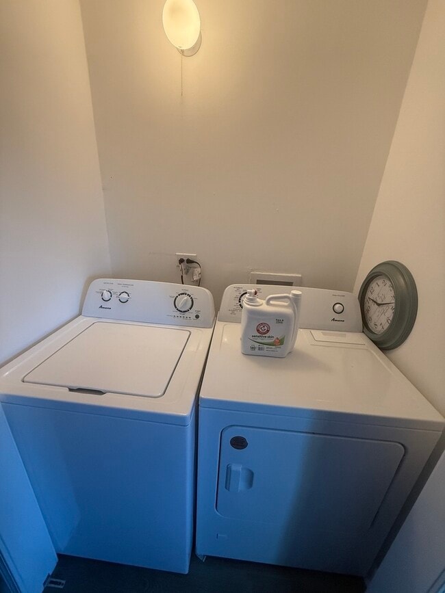 Building Photo - 362 Marion Ct