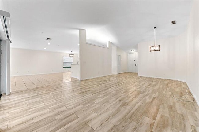 Building Photo - 5606 NW 109th Way