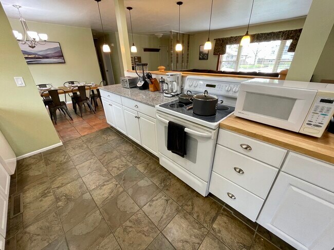 Building Photo - 6550 Tabor St