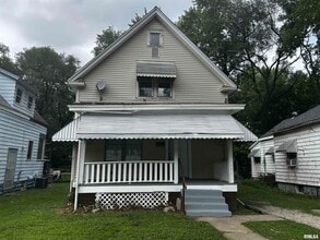 Building Photo - 1031 E Behrends Ave