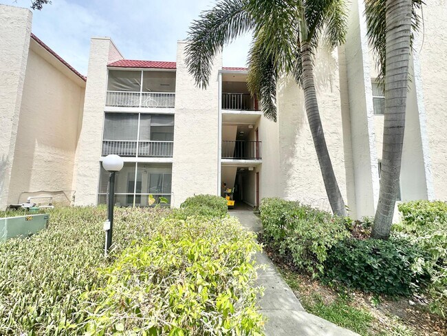 Building Photo - 610 NW 13th St