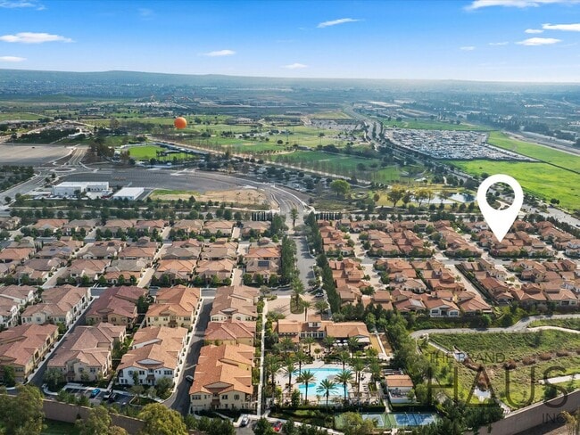 Building Photo - Rare 55+ Gated Travata Community – Bedrooms on Main + Loft + Resort-Style Amenities!