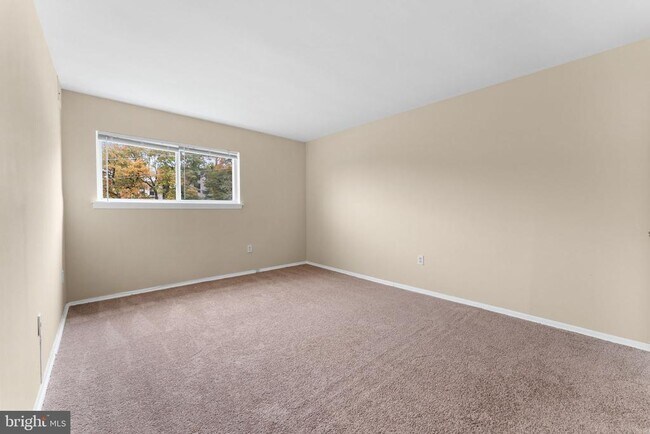 Building Photo - 5500 Karen Elaine Dr