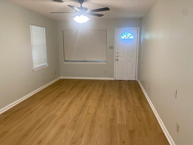 Building Photo - 7813 Pruitt Dr