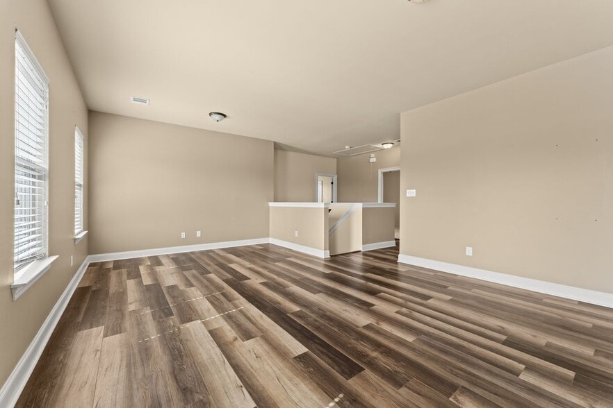 Building Photo - 18642 Lake Harbor Ln