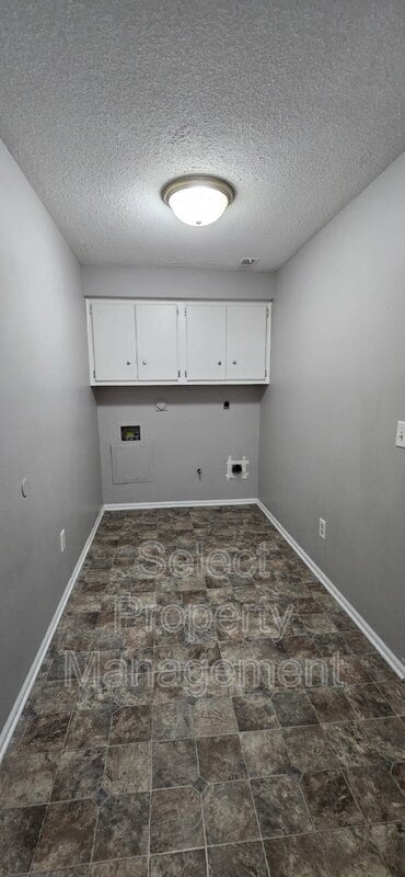 Building Photo - 3821 Aboite Lake Dr