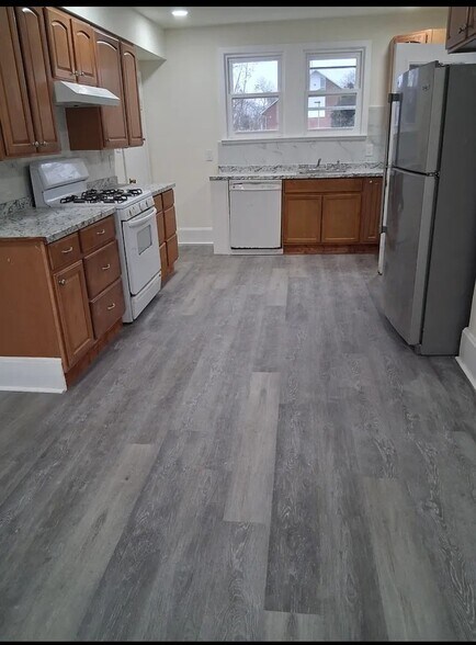 Building Photo - 213 W Quince St