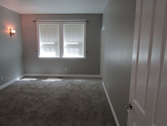 Building Photo - 2504 Fir Crest Blvd