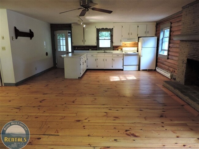 Building Photo - Log Home in Alpine Acres