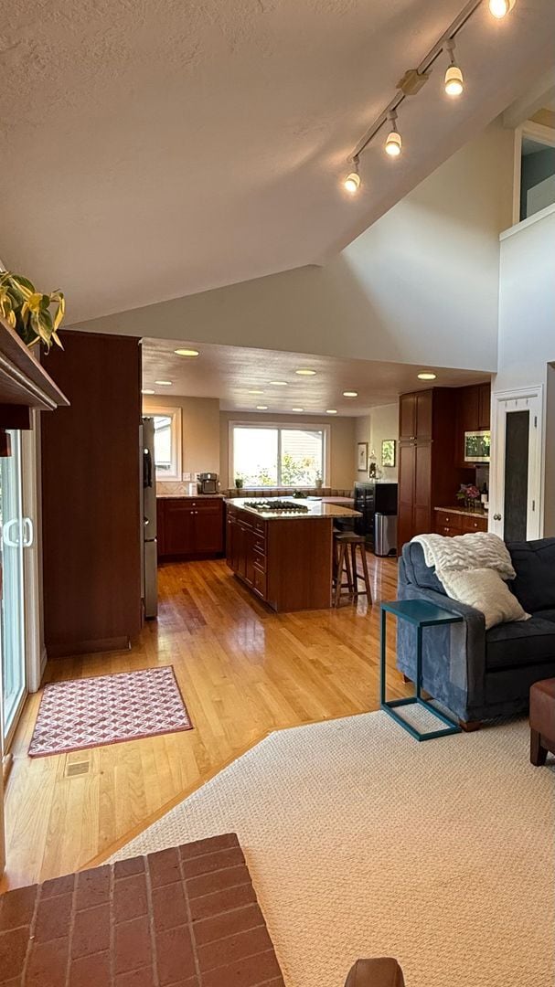 Building Photo - Pristine Single-Family Home in the Heart o...