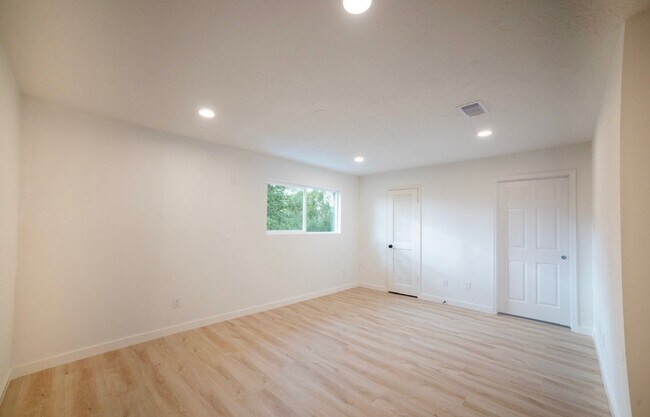 Building Photo - 3547 Glenwood Springs Dr