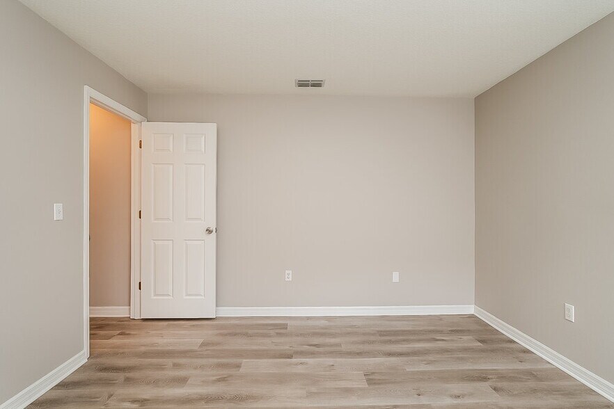 Building Photo - 303 Riunite Cir