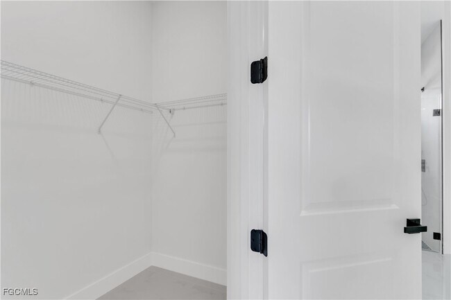 Building Photo - 6005 Queen Ave N