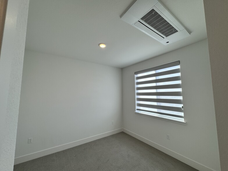 Building Photo - 201 W Rustica Dr