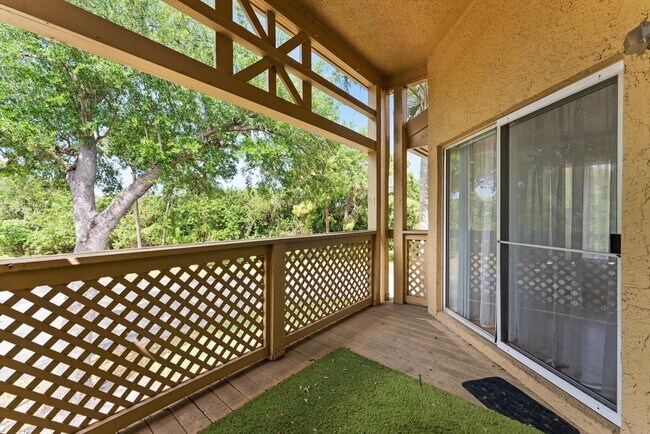Building Photo - 4807 Via Palm Lakes Via
