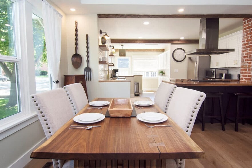 Building Photo - 1924 Cleveland Blvd