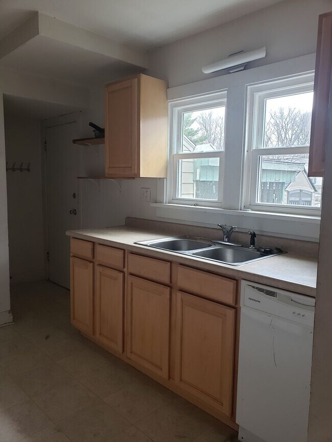 Building Photo - 3 bed 1 bath