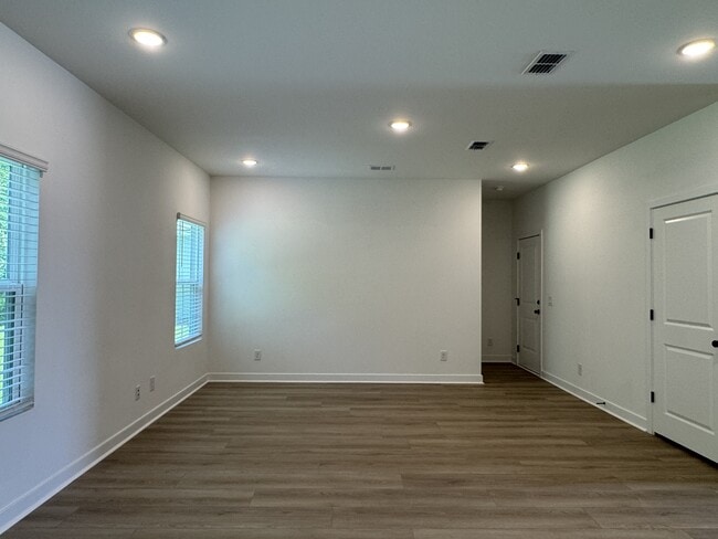 Building Photo - 114 Kingswood Ter