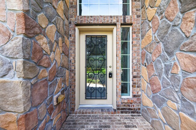 Building Photo - 50 Vershire Cir