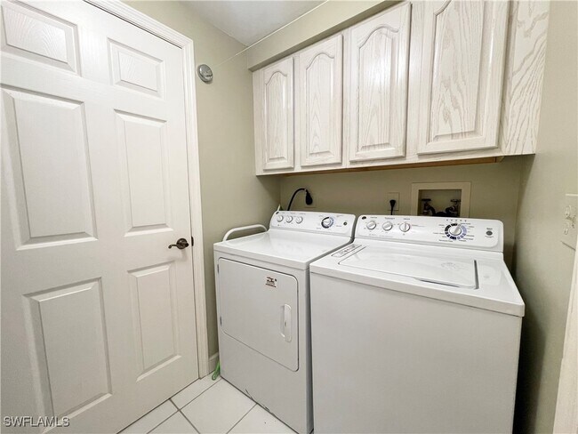 Building Photo - 13105 Vanderbilt Dr