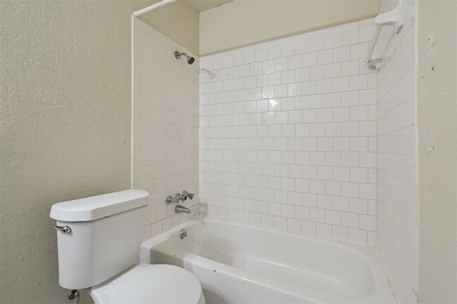 Building Photo - 6203 SE 47th St