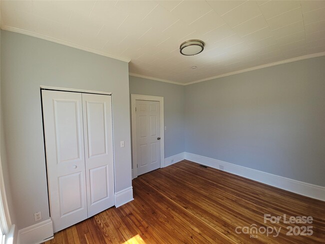 Building Photo - 1704 16th St NE